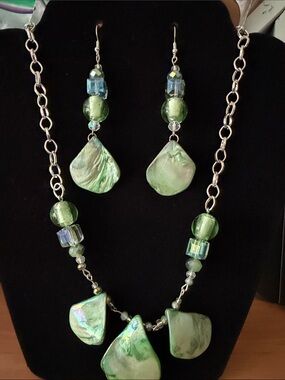 Handmade Green Beaded Shell Pendant Necklace & Earrings Set